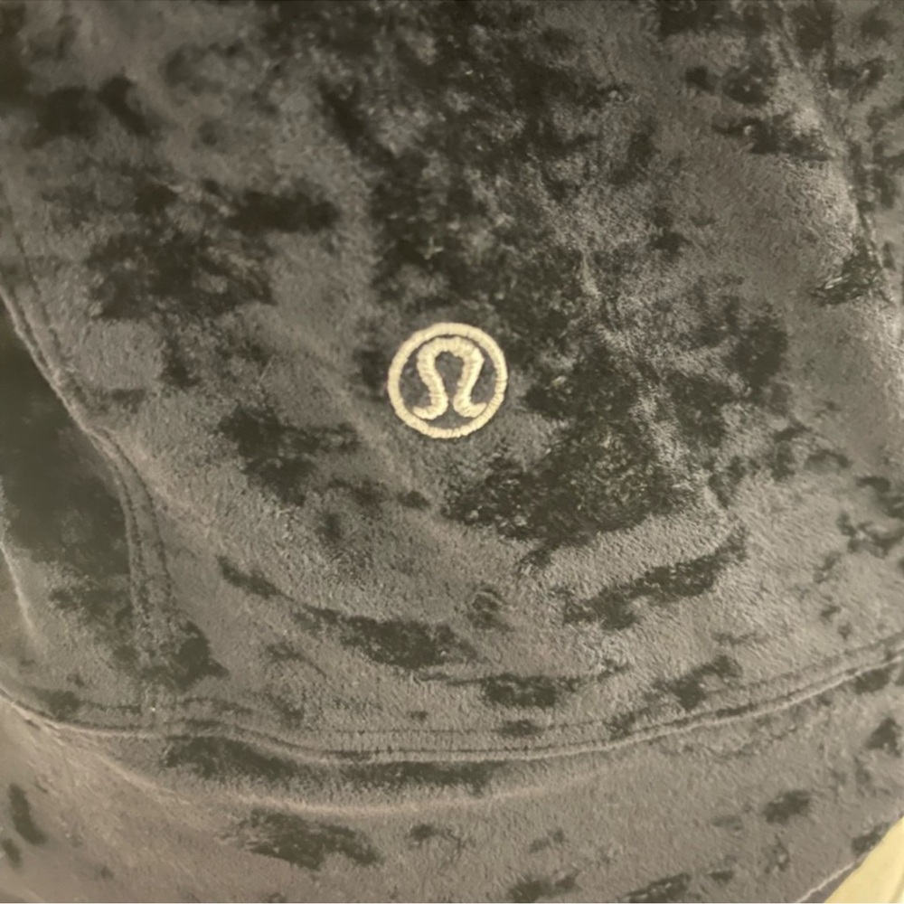 🍋lululemon velvet top size 4/6 ish lōl - Picture 7 of 7